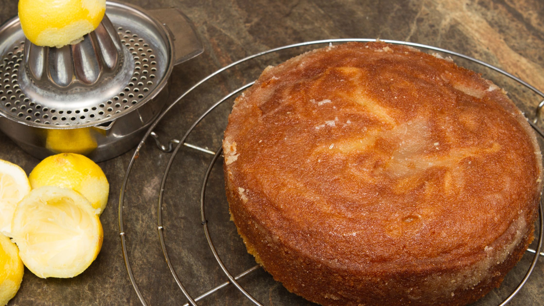You are currently viewing Recipe of the Month – June/July – Elderflower and Lemon Drizzle Cake