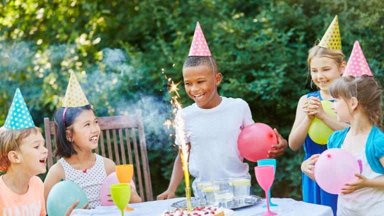 Read more about the article 10 Top Tips for Hosting a Successful Children’s Party