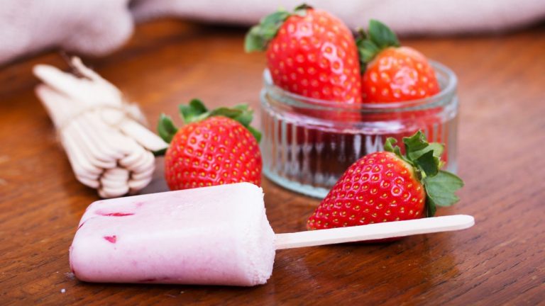 Read more about the article Recipe of the Month – July 2022: Strawberries & Cream Ice Lollies