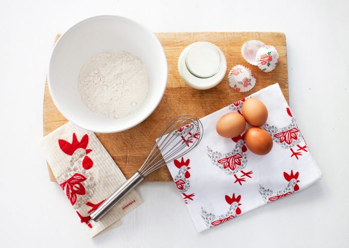 A hen themed dishcloth and tea towel bundle gift set.